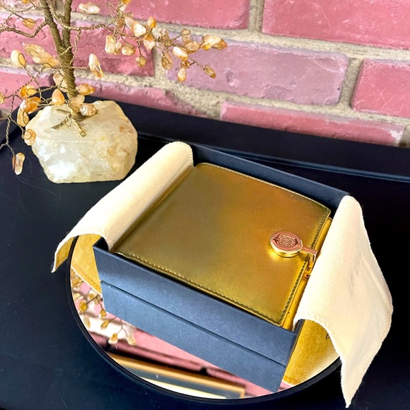 Loewe Gold Wallet - Picture 10 of 13